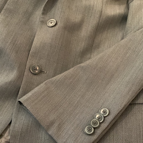 Joseph Abboud Slim Fit Brrr Triple Chill Effect Suit  Pristine Condition - Picture 4 of 10